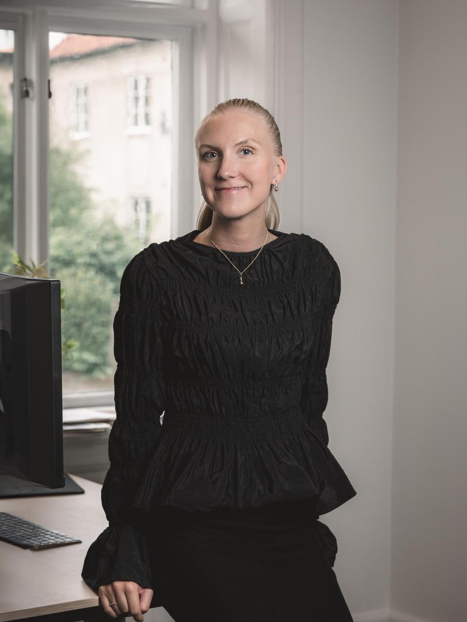 Porträtt på Jenni Häggström.